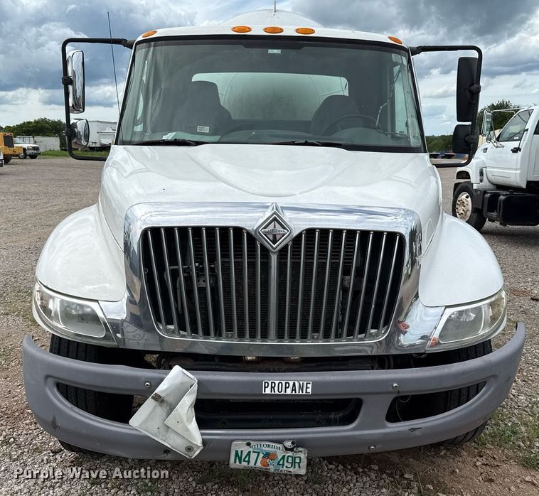 image for item HI9275 2007 International 4300 truck cab and chassis