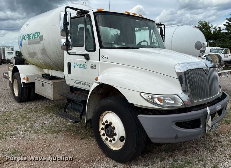 image for item HI9275 2007 International 4300 truck cab and chassis