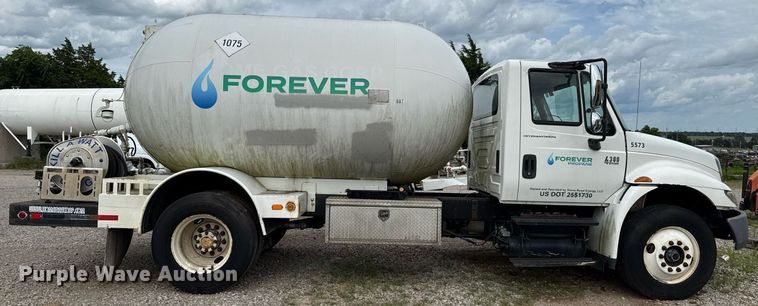 image for item HI9275 2007 International 4300 truck cab and chassis