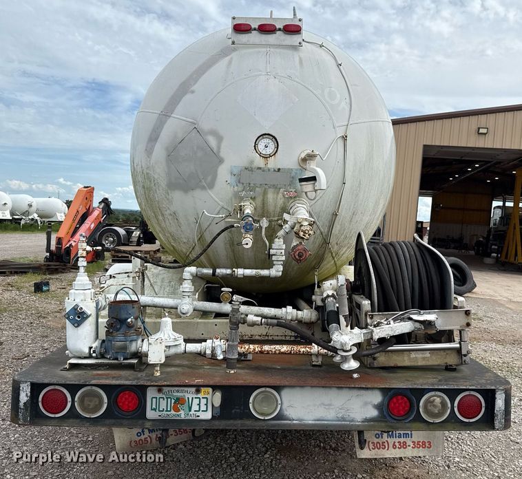 image for item HI9275 2007 International 4300 truck cab and chassis