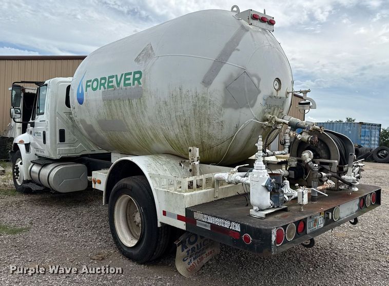 image for item HI9275 2007 International 4300 truck cab and chassis