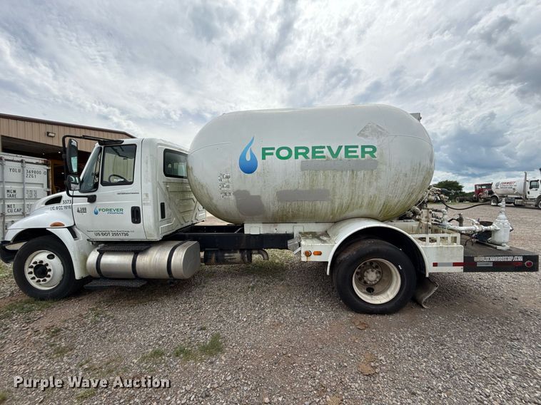 image for item HI9275 2007 International 4300 truck cab and chassis