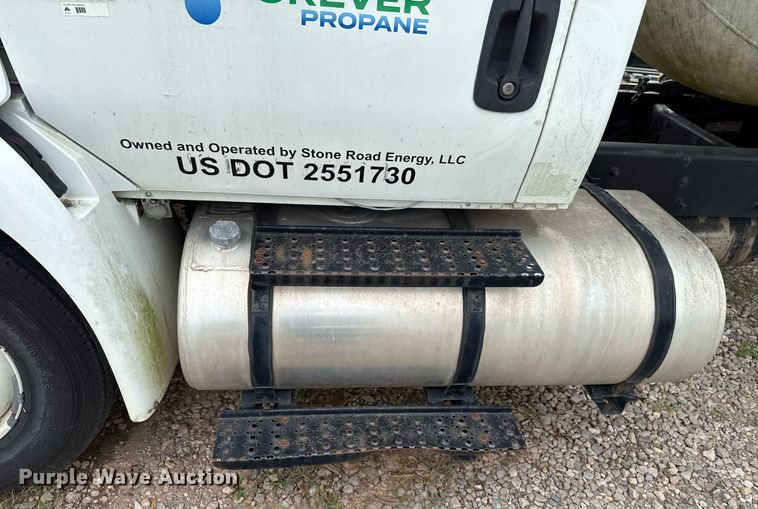 image for item HI9275 2007 International 4300 truck cab and chassis