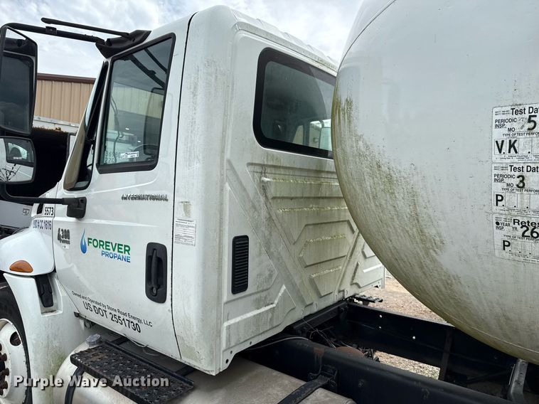 image for item HI9275 2007 International 4300 truck cab and chassis