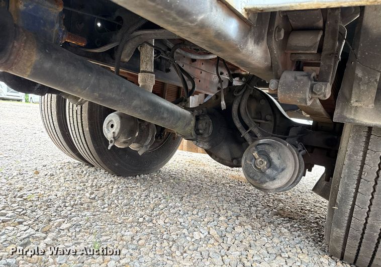 image for item HI9275 2007 International 4300 truck cab and chassis