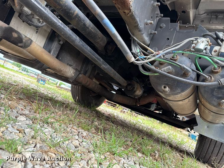 image for item HI9275 2007 International 4300 truck cab and chassis