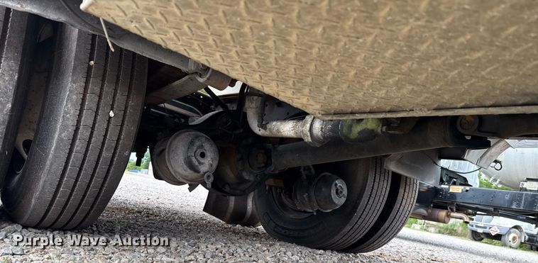 image for item HI9275 2007 International 4300 truck cab and chassis