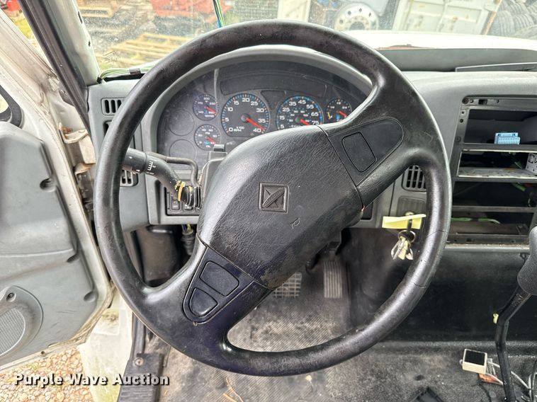 image for item HI9275 2007 International 4300 truck cab and chassis