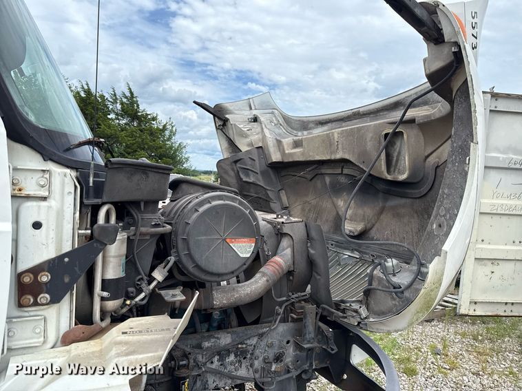 image for item HI9275 2007 International 4300 truck cab and chassis