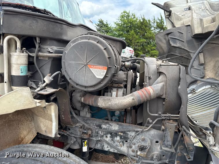 image for item HI9275 2007 International 4300 truck cab and chassis