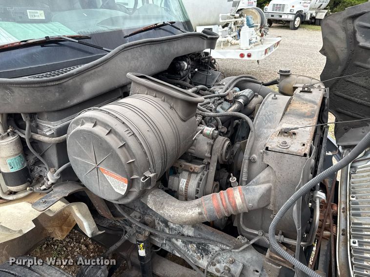 image for item HI9275 2007 International 4300 truck cab and chassis