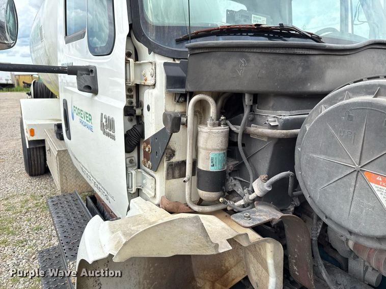 image for item HI9275 2007 International 4300 truck cab and chassis