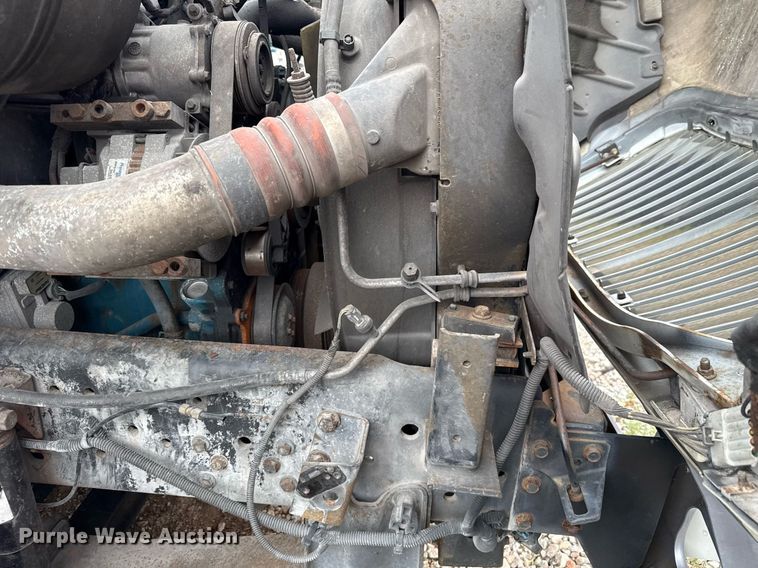 image for item HI9275 2007 International 4300 truck cab and chassis