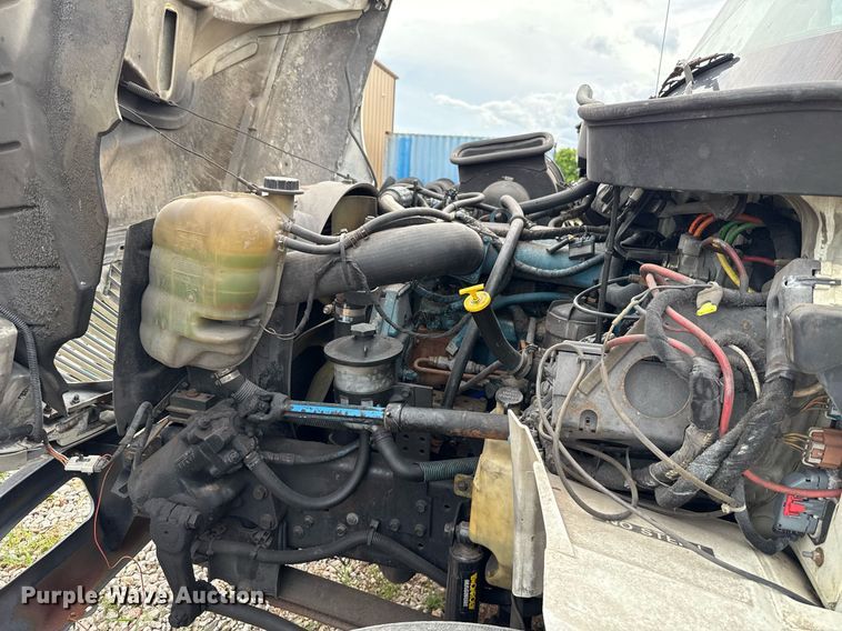 image for item HI9275 2007 International 4300 truck cab and chassis