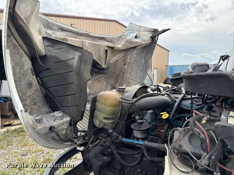 image for item HI9275 2007 International 4300 truck cab and chassis