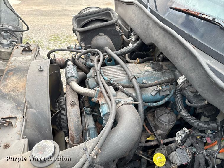 image for item HI9275 2007 International 4300 truck cab and chassis