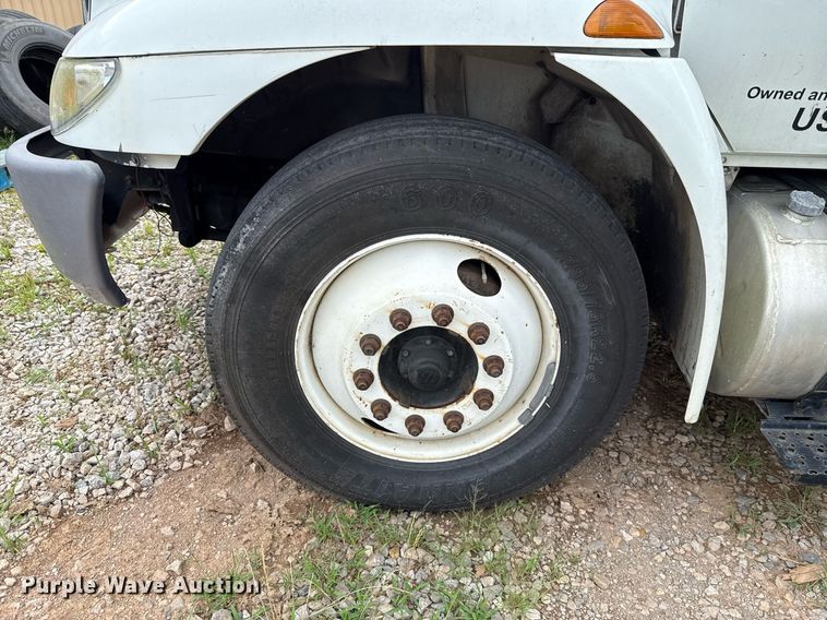 image for item HI9275 2007 International 4300 truck cab and chassis