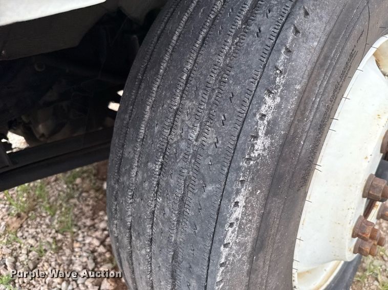 image for item HI9275 2007 International 4300 truck cab and chassis