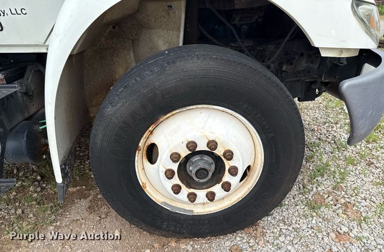 image for item HI9275 2007 International 4300 truck cab and chassis