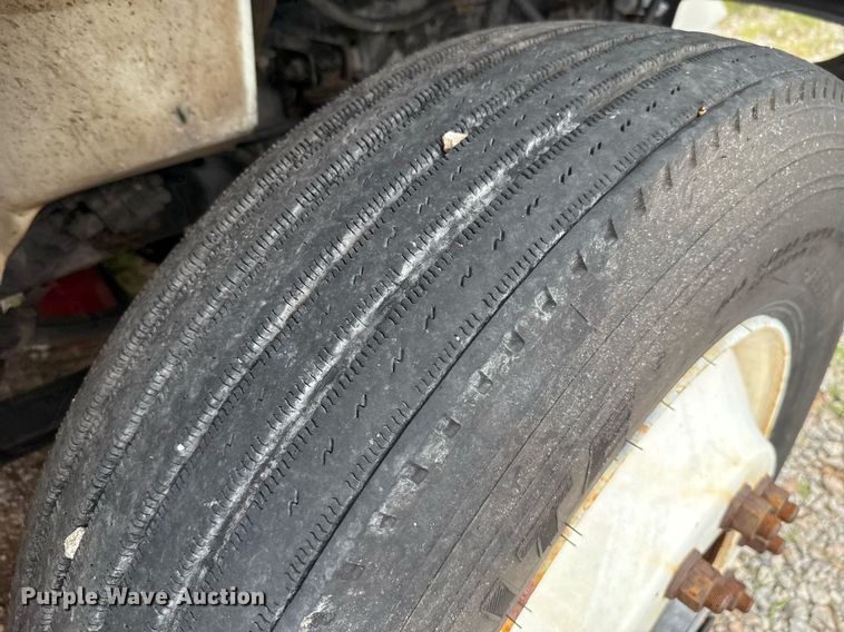 image for item HI9275 2007 International 4300 truck cab and chassis