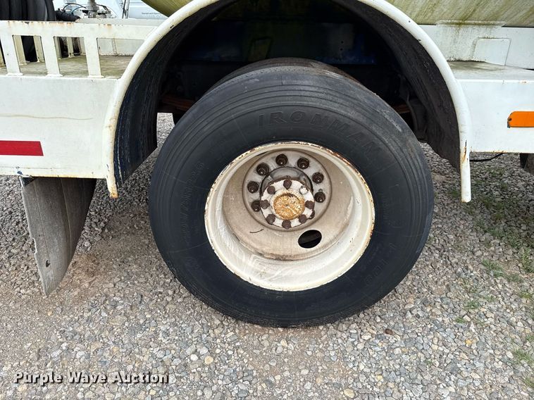 image for item HI9275 2007 International 4300 truck cab and chassis