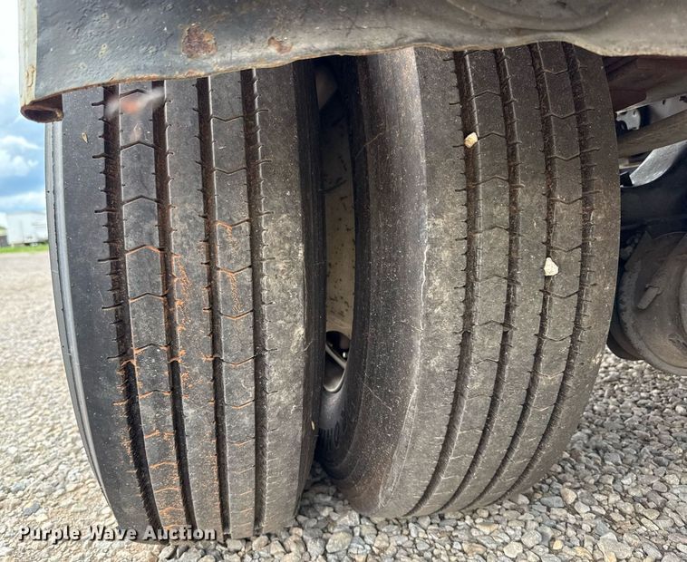 image for item HI9275 2007 International 4300 truck cab and chassis