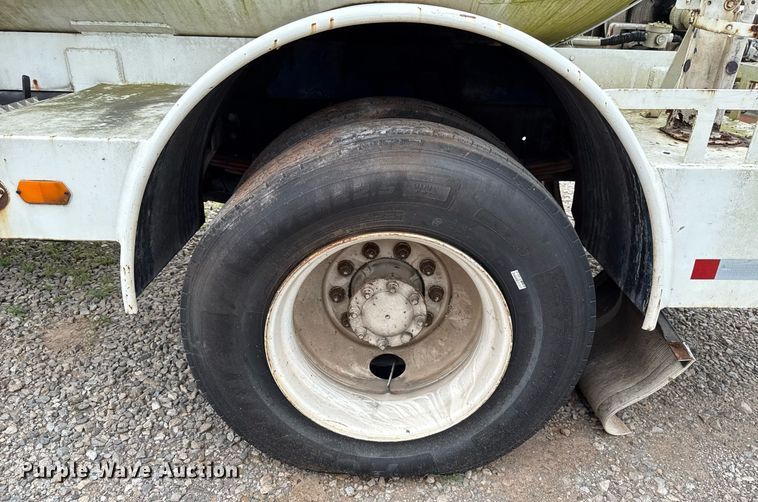 image for item HI9275 2007 International 4300 truck cab and chassis