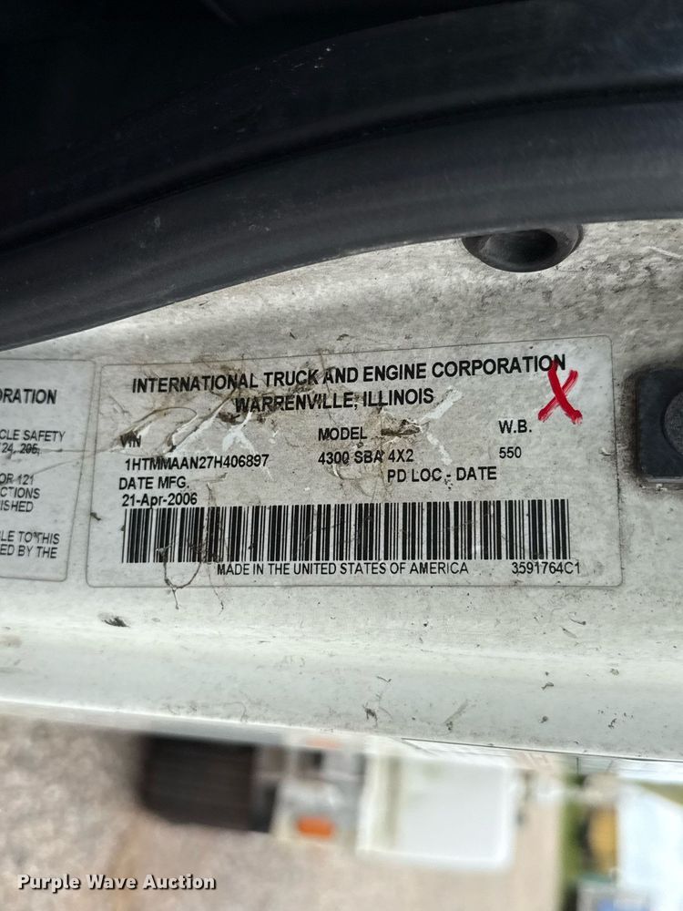 image for item HI9275 2007 International 4300 truck cab and chassis