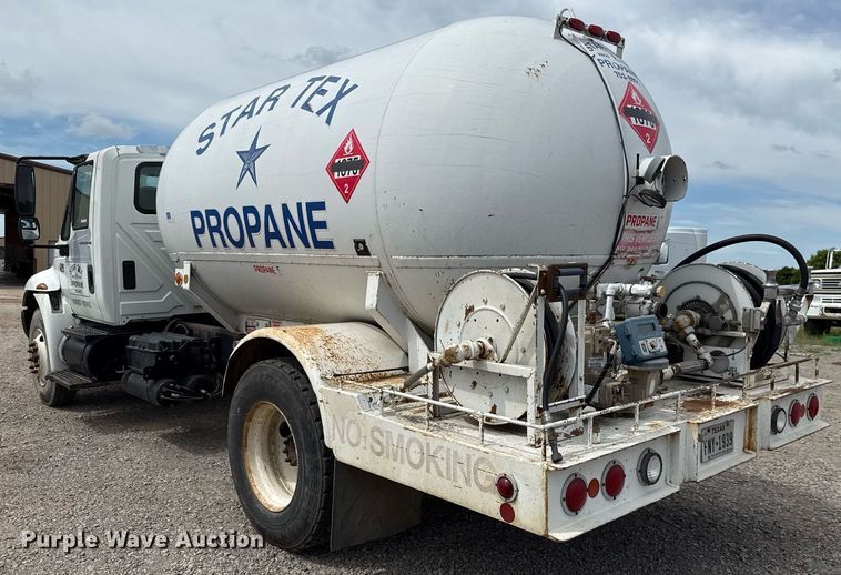 image for item HI9277 2002 International 4300 truck cab and chassis