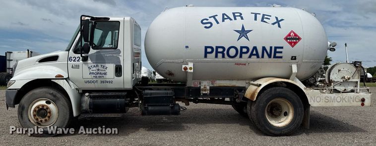 image for item HI9277 2002 International 4300 truck cab and chassis