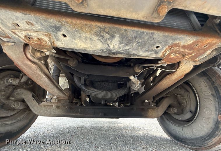 image for item HI9277 2002 International 4300 truck cab and chassis