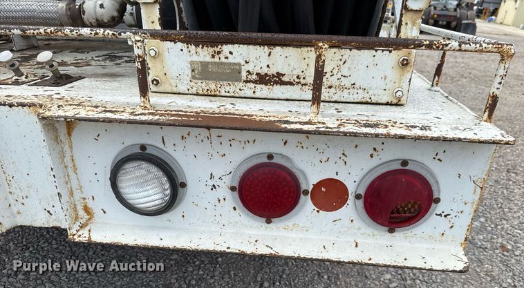 image for item HI9277 2002 International 4300 truck cab and chassis