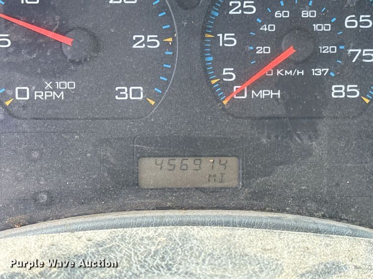 image for item HI9277 2002 International 4300 truck cab and chassis