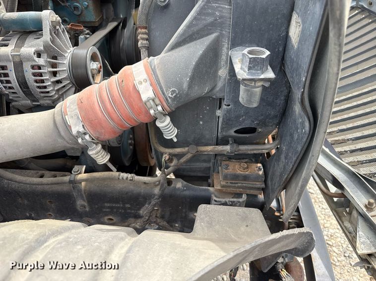 image for item HI9277 2002 International 4300 truck cab and chassis