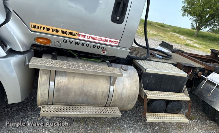 image for item HI9282 2011 International ProStar Premium  semi truck