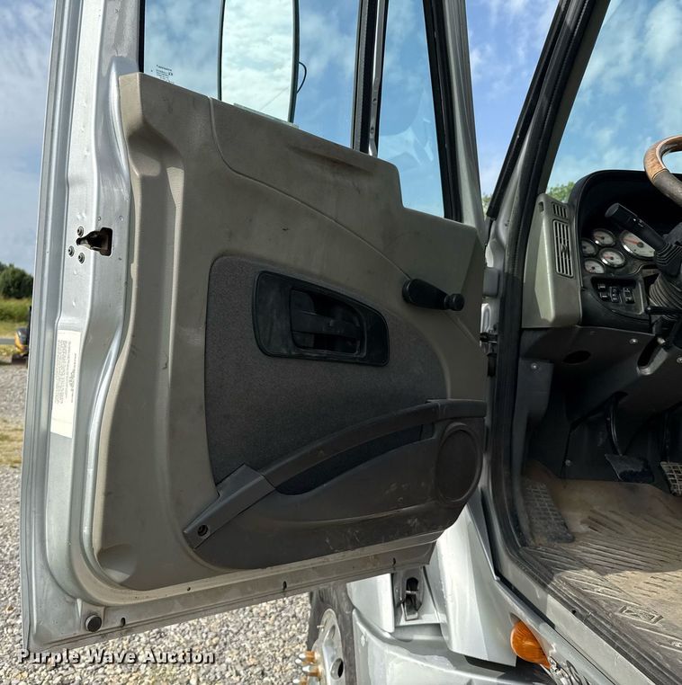 image for item HI9282 2011 International ProStar Premium  semi truck