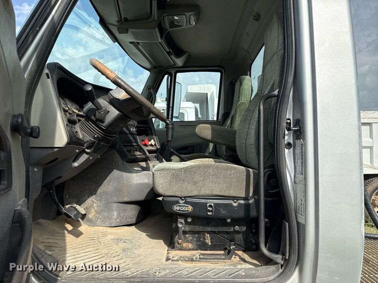 image for item HI9282 2011 International ProStar Premium  semi truck