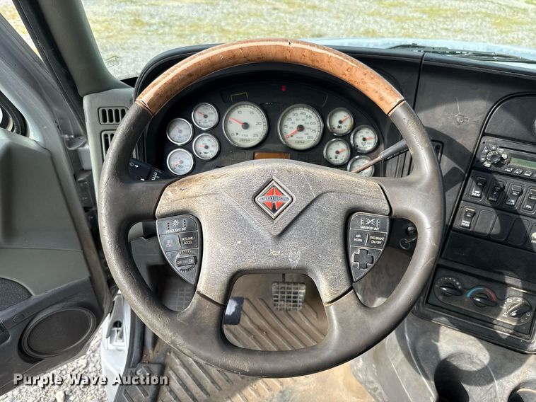 image for item HI9282 2011 International ProStar Premium  semi truck