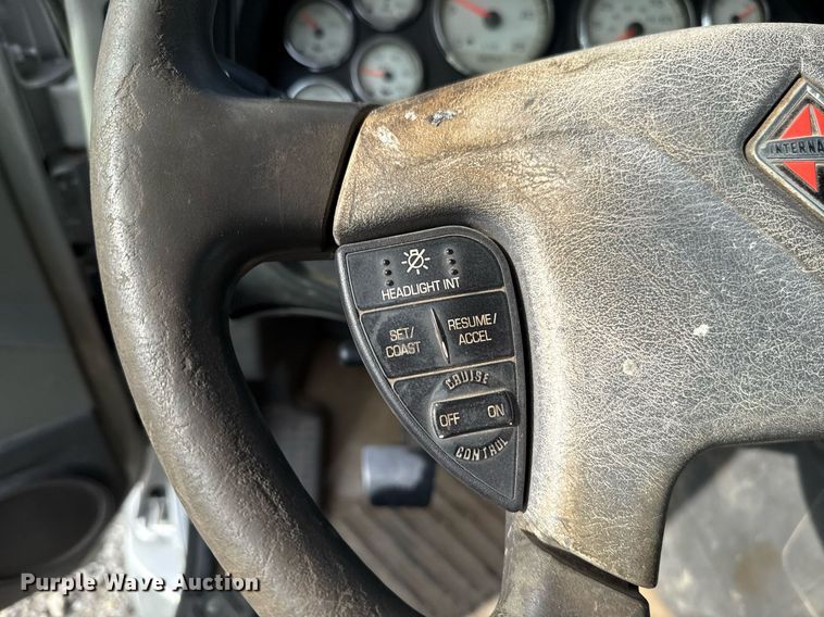 image for item HI9282 2011 International ProStar Premium  semi truck