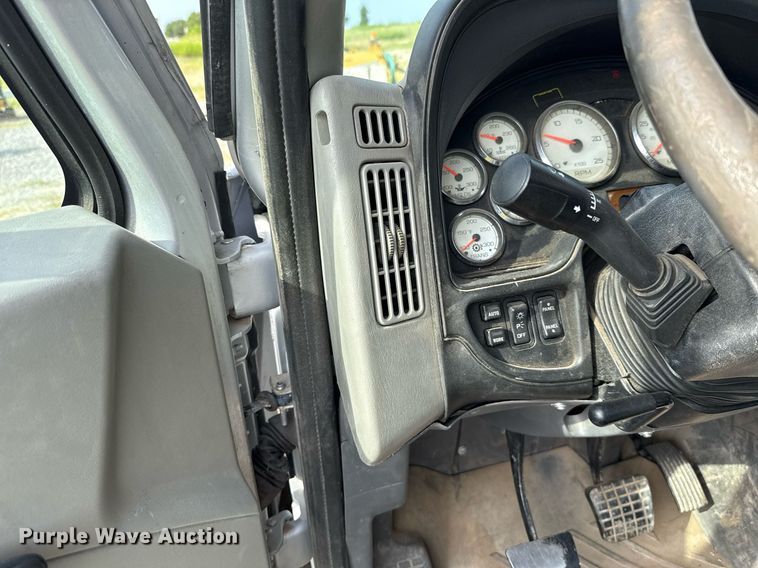 image for item HI9282 2011 International ProStar Premium  semi truck