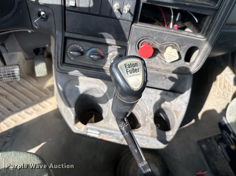 image for item HI9282 2011 International ProStar Premium  semi truck