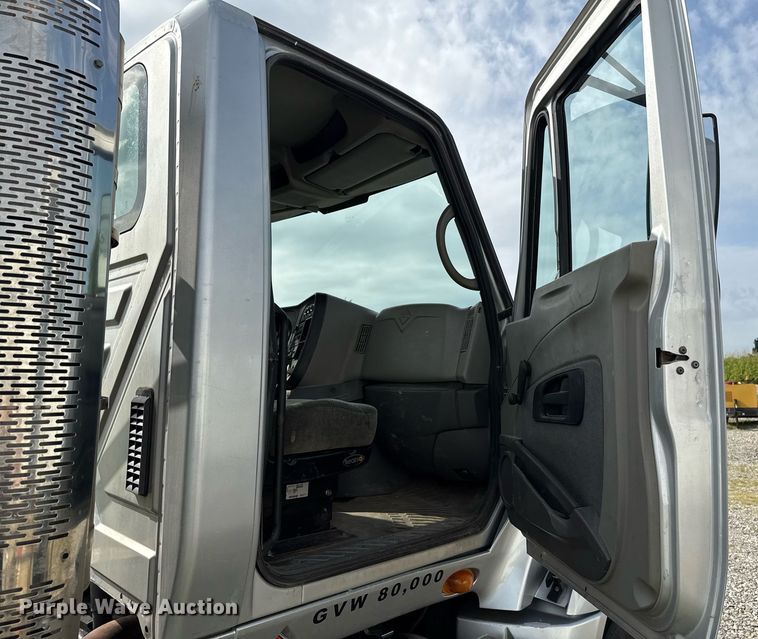 image for item HI9282 2011 International ProStar Premium  semi truck
