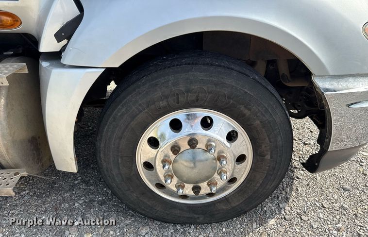 image for item HI9282 2011 International ProStar Premium  semi truck