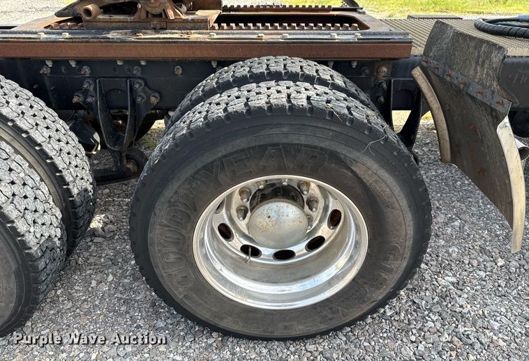 image for item HI9282 2011 International ProStar Premium  semi truck