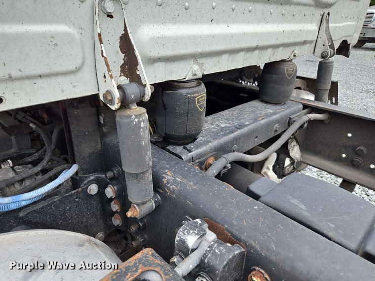 image for item YA0444 2015 Freightliner  Cascadia 125 semi truck