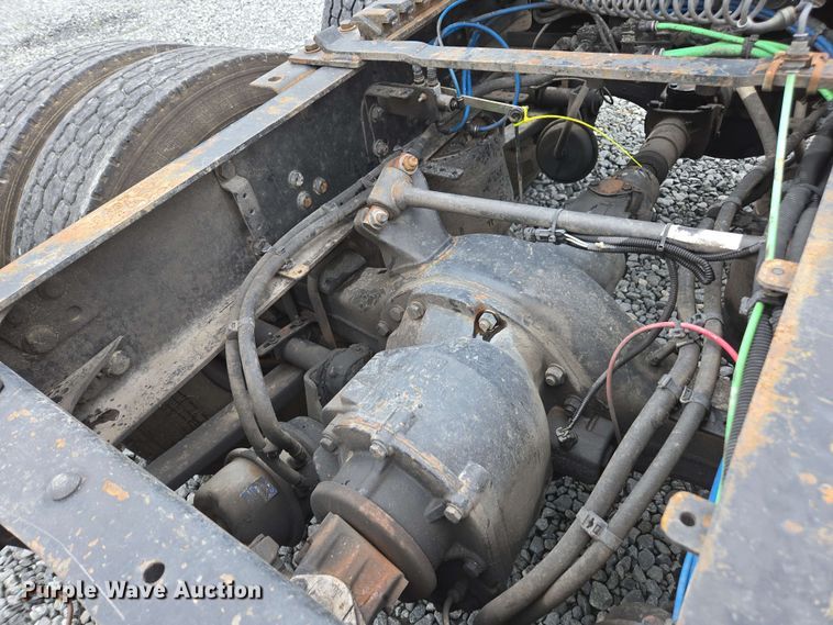 image for item YA0444 2015 Freightliner  Cascadia 125 semi truck