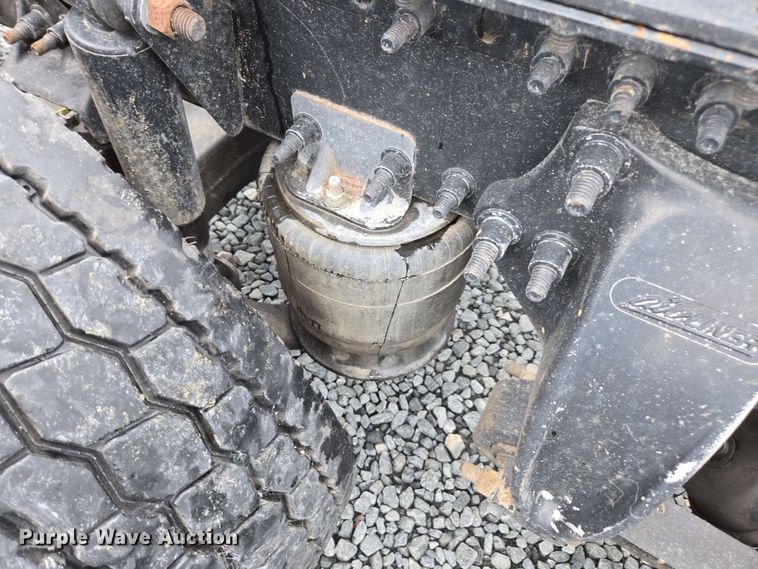 image for item YA0444 2015 Freightliner  Cascadia 125 semi truck