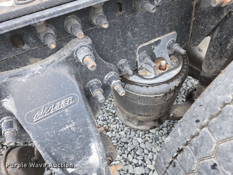 image for item YA0444 2015 Freightliner  Cascadia 125 semi truck