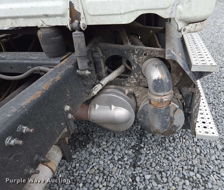 image for item YA0444 2015 Freightliner  Cascadia 125 semi truck