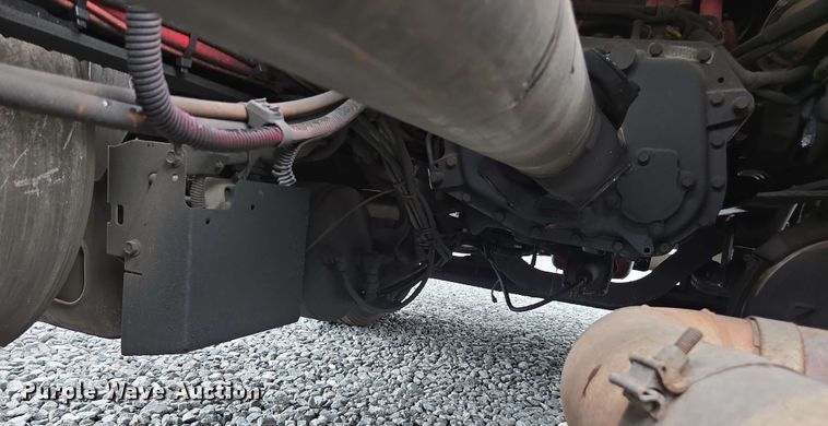 image for item YA0444 2015 Freightliner  Cascadia 125 semi truck